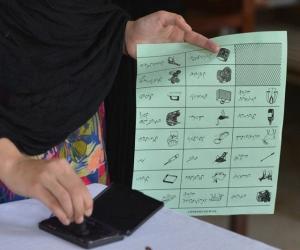 کراچی میں  گیارہ بلدیاتی   یونین  کونسلز پر  انتخابات سے متعلق حافظ نعیم الرحمن  کی درخواست پر عدالت نے فریقین سے دس دن میں جواب طلب کرلیا۔