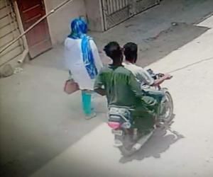 کراچی  ماڈل کالونی میں راہگیرخاتون ڈاکووں کےہاتھ لٹ گئیں