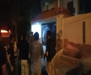 کراچی کےعلاقے ڈیفینس فیز6میں بنگلےمیں تین مبینہ ڈاکوداخل ہوئے،
