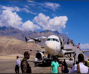 پاکستان کے شمال میں واقع اسکردو ائیرپورٹ نے اہم سنگ میل عبورکرتےہوئےایک دن میں بارہ ائیربس اے تھری ٹوئنٹی پروازیں نمٹادیں 