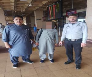  ایف آئی اے امیگریشن نے کراچی ایئررپورٹ پر کارروائی کرتے ہوئے انسانی اسمگلنگ میں ملوث ملزم گرفتار کرلیا