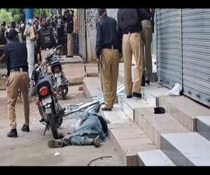 کراچی میں پولیس کے ڈاکووں سے تابڑ  توڑ مقابلے۔
