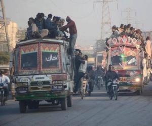  کراچی سے  بسوں کے کرائے میں اضافہ کر دیا گیا