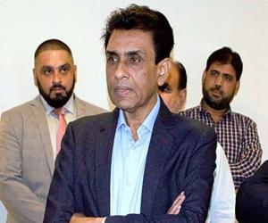  ایم کیو ایم پاکستان کی رابطہ کمیٹی  کنوینر ایم کیو ایم ڈاکٹر خالد مقبول صدیقی کی  زیر صدارت ہوا