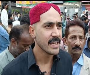 سابق وزیر اعظم کے پوتے اور میر مرتضی بھٹو کے بیٹے جونیئر ذوالفقار  بھٹو نے اسلام آباد یکجہتی مارچ کے مظاہرین پر لاٹھی چارج پر کراچی پریس کلب پر احتجاج کیا