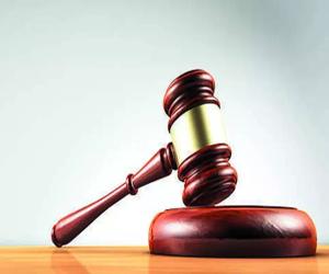    لڑکی سمیت نو لاپتہ افراد کی بازیابی سے متعلق درخواستوں  میں سندھ ہائی کورٹ نے ڈی آئی جی انوسٹی گیشن کو ذاتی حیثیت میں طلب کرلیا۔   