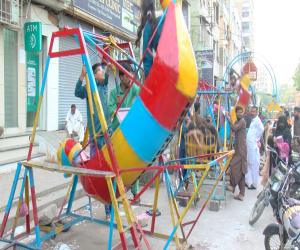 کراچی میں بچے عیدی کیسے خرچ کرتے ہیں 