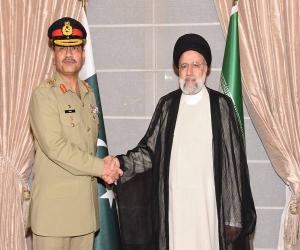  آرمی چیف جنرل سید عاصم منیر سے ایرانی صدر ابراہیم رئیسی کی ملاقات 