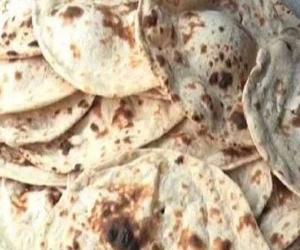 کراچی میں اکثرمقامات پرسرکاری  طور پر متعین قیمتوں پر روٹی فروخت نہیں ہورہی