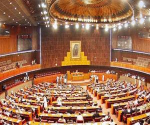 سینیٹ اجلاس،26ویں آئینی ترمیم دو تہائی اکثریت سے  منظور  ترمیم کے حق میں 65 ووٹ آئے،ایک شق کی مخالفت میں 4ووٹ آئے