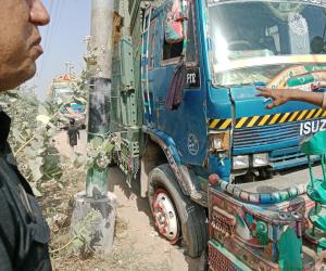   کراچی ملیر میمن گوٹھ  میں ٹرک کا ٹائر پھٹنے سے حادثہ