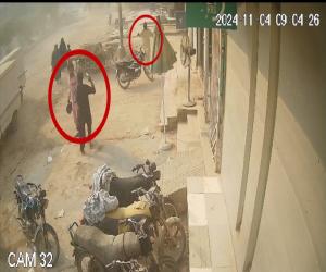  کراچی   میٹروول سائٹ میں نجی بینک کے باہر شہری   سے ڈاکؤوں  کی پندرہ  لاکھ روپے چھیننے کی کوشش