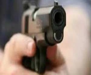  کراچی ڈیفنس خیابان راحت کے قریب فائرنگ سے  رکشہ ڈرائیور زخمی ہوگیا۔