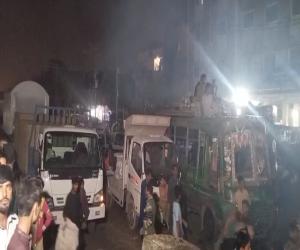   کراچی میں رات سے اب تک چار  ٹریفک حادثات میں تین  افراد کی جان چلی گئی