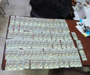  کراچی میں غیر قانونی کرنسی ایکسچینج میں ملوث ملزم کو گرفتار کر کے  ڈھائی کروڑ روپے سے زائد مالیت کی غیرملکی کرنسی برآمد کرلی گئی