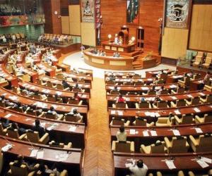  سندھ اسمبلی  کےاجلاس میں اپوزیشن اراکین نے بات کرنے کی اجازت نہ دینے پر خوب    احتجاج کیا