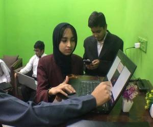 کراچی کی 16 سالہ طالبہ نے سندھی زبان کا پہلا کیلکولیٹر بنالیا