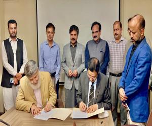  کراچی محکمہ توانائی سندھ اور پاکستان ریلوے کے مابین تھر ریلوے لاٸن بچھانے پر مفاہمتی یادداشت کی تقریب