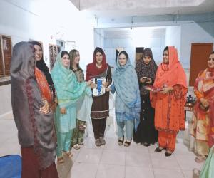 *صوبائی وزیر برائے ترقی نسواں سندہ شاہینہ شیر علی* کا دارالامان حیدرآباد کا دورہ، خواتین میں عید گفٹ تقسیم