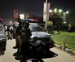  کراچی میں جرائم کی وارداتیں اور قانون  نافذ کرنے والے اداروں کا ایکشن، دونوں جاری ۔عید کے موقع پر ڈیفنس میں ڈاکؤوں نے شہری کی جان لی