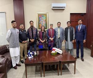  کراچی  میں امریکی قونصل جنرل اسکاٹ اربام کا  حیدرآباد کا دورہ۔ سرکاری عہدیداروں، نوجوانوں، تعلیمی رہنماوں اور کاروباری برادری سے ملاقاتیں کیں