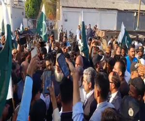   سندھ احتجاج اور دھرنوں کے باعث  شاہراہوں کی  بندش کے خلاف کراچی میں گڈز  ٹرانسپورٹرز  کا  احتجاج