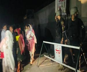  پاک فوج کی گولہ باری کے بعد بھارتی پوسٹ دھویں کی لپیٹ میں،    پاکستان  کی مسلح افواج کی کارروائیوں سے  بھارتی فوج کے قدم اکھڑ چکے ہیں، 