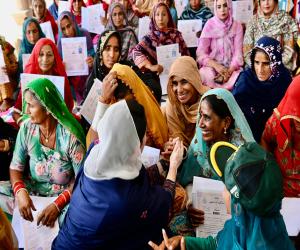 نواب شاہ خاتون اول اور رکن قومی اسمبلی بی بی آصفہ بھٹو زرداری کی ضلع شہید بینظیرآباد کے تعلقہ دوڑ میں واقع گاؤں مرزا فرخ بیگ آمد