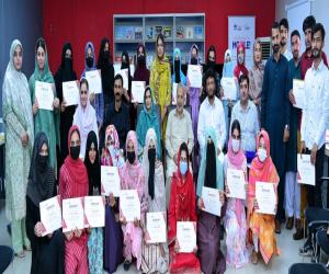  یونیورسٹی سے الحاق شدہ سرکاری و نجی کالجز کے طلبہ و طالبات جامعہ کا حصہ ہیں اور ان کے لیے بہتر اور سازگار تعلیمی ماحول فراہم کرنے کے لیے مؤثر اقدامات کیے جا رہے ہیں