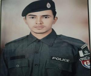  کراچی ساحل  ایونیو پر گاڑی کی ٹکر سے دو پولیس اہلکار زخمی