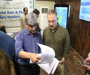 سندھ کے سینئر وزیر اور صوبائی وزیر برائے اطلاعات، ٹرانسپورٹ و ماس ٹرانزٹ شرجیل انعام میمن نے کہا ہے کہ سندھ حکومت نے ممکنہ سپر فلڈ کے خدشے  کے پیش نظر ہنگامی اقدامات شروع کر دیے ہیں۔