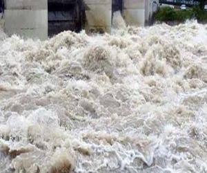 پنجاب کے دریاؤں میں شدید سیلابی صورتحال، متعدد مقامات پر پانی کی سطح خطرناک حد تک بلند
