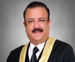 قسم کھا کر کہتا ہوں میری ڈگری اصلی ہے اور  میں نے  تمام امتحان دئیے ہیں۔