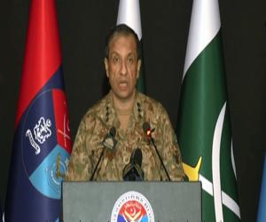 ڈی جی آئی ایس پی آر کا بلومبرگ کو انٹرویو: پاکستان کی دفاعی حکمت عملی، شفافیت اور خود انحصاری پر زور