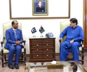 سی ایس ایس  کے امتحان میں کامیابی حاصل کرنے والے بینائی سے محروم ارل حسین کی وزیراعلی سندھ سے ملاقات۔