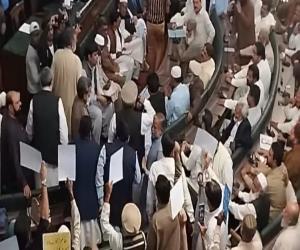 کراچی سٹی کونسل کا اجلاس ہنگامہ آرائی کی  نذر ہوگیا