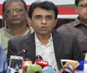  چیئرمین ایم کیوایم پاکستان خالد مقبول صدیقی کہتے ہیں پاکستان کے اساس پر حملہ ایم کیوایم پر حملہ ہے ۔