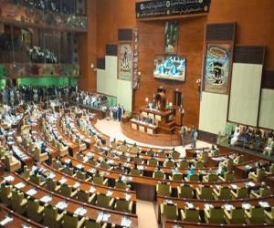  سندھ اسمبلی نے ایچ آئی وی کے پھیلاؤ سے متعلق قرارداد مسترد کردی، جبکہ وقفۂ سوالات کے دوران اراکین کی غیر حاضری پر اسپیکر نے برہمی کا اظہار کیا