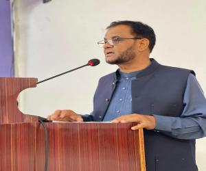 جامعہ کراچی کے پروفیسرڈاکٹرعارف ساقی  پرحملے میں ملوث  مرکزی  ملزم  کی گرفتاری کے لئے چھاپے 