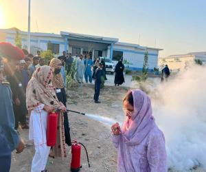 🔥 حادثے سے پہلے تیاری، زندگیوں کا تحفظ! بیکڑ کے میر غلام قادر میموریل ہسپتال میں فائر سیفٹی ٹریننگ اور موک ڈرل، ہنگامی صورتحال سے نمٹنے کی عملی مشق۔